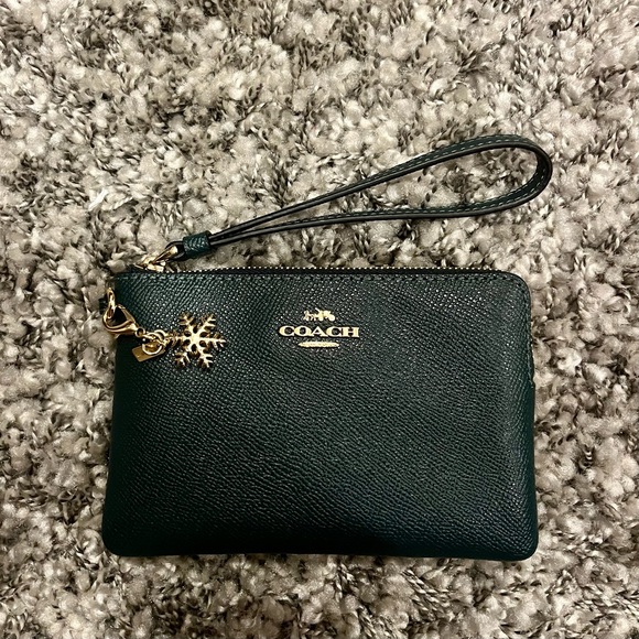 Coach Forest Green Corner Zip Wristlet w/ Authentic Coach Bag Charm NWOT - Picture 4 of 4